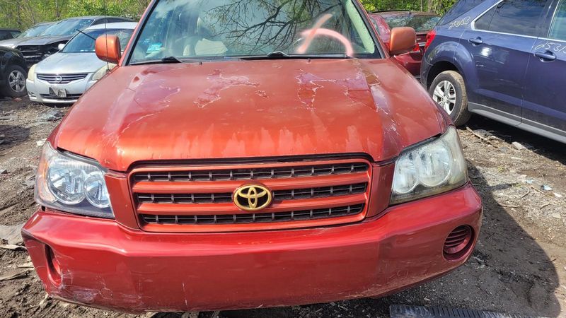 2003 Toyota Highlander Seat Belt Front