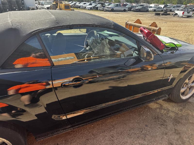 2010 Ford Mustang Valve Cover