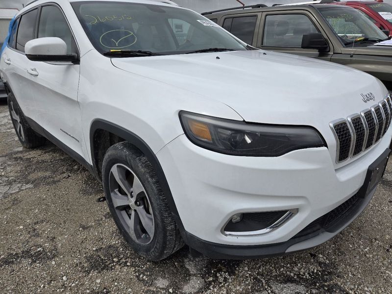 2019 Jeep Cherokee Hood