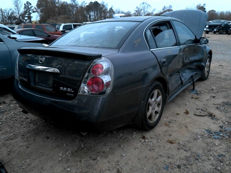 2006 Nissan Altima Tail Light