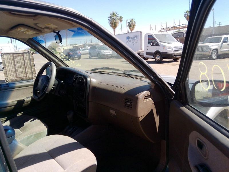 2000 Kia Sportage Seat Belt Front