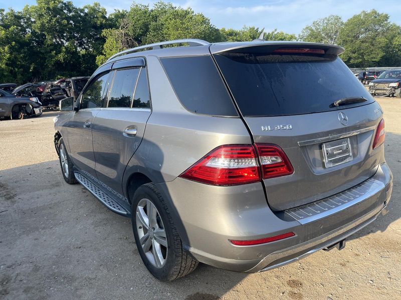 2014 Mercedes ML Series Tail Light