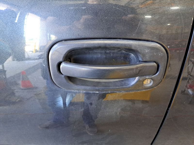 2003 Chevy Tahoe Door Handle Outside