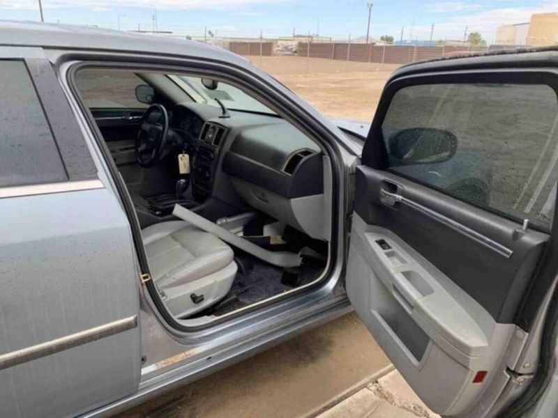 2006 Chrysler 300 Seat Front