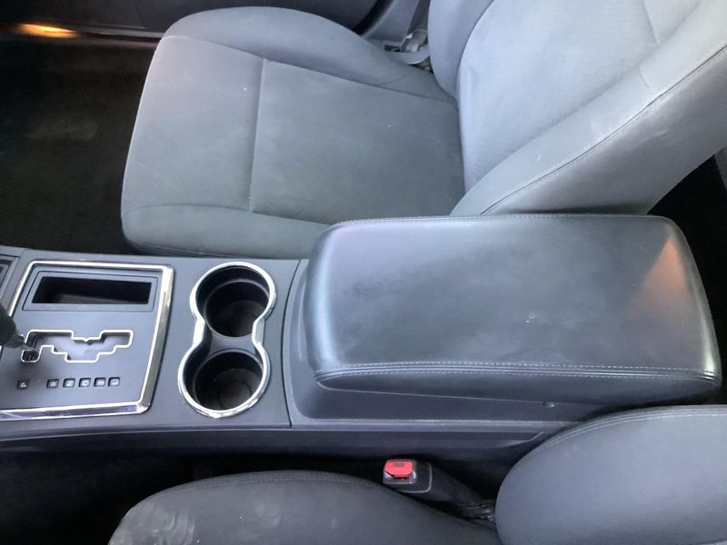 2008 Dodge Magnum Console Front
