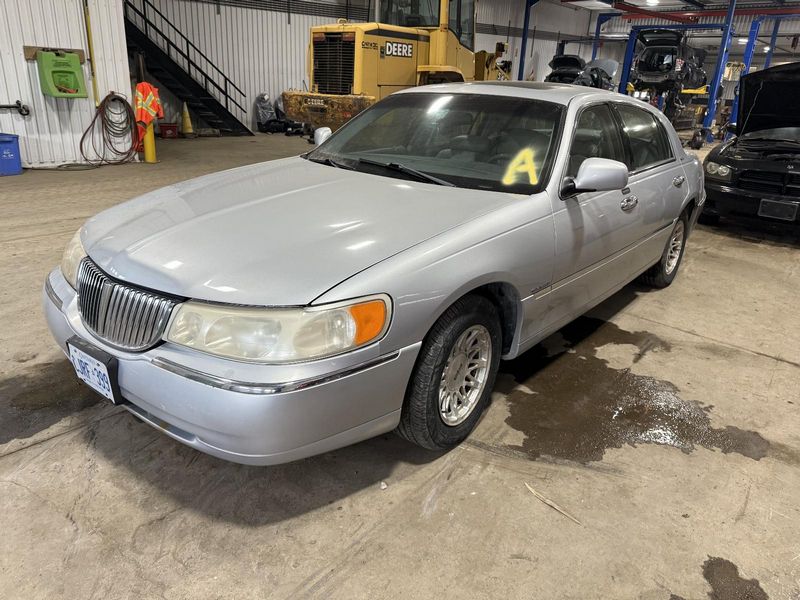 2000 Lincoln Other - Town Car Headlight Assembly