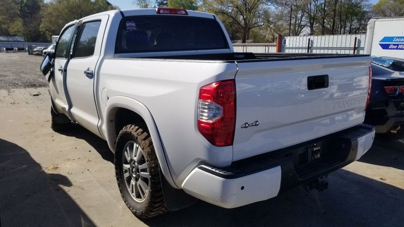 2015 Toyota Tundra Tailgate