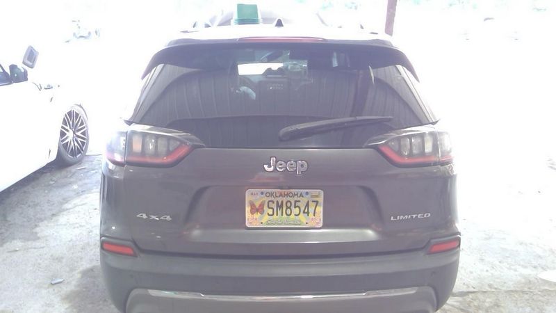 2020 Jeep Cherokee Tailgate