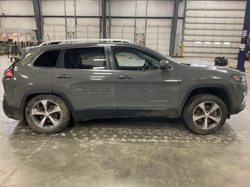 2020 Jeep Cherokee Interior Trim Panel (Quarter)