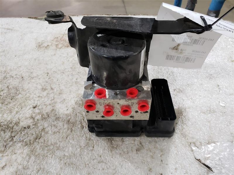 2016 Cadillac SRX Used Antilock Brake Pump