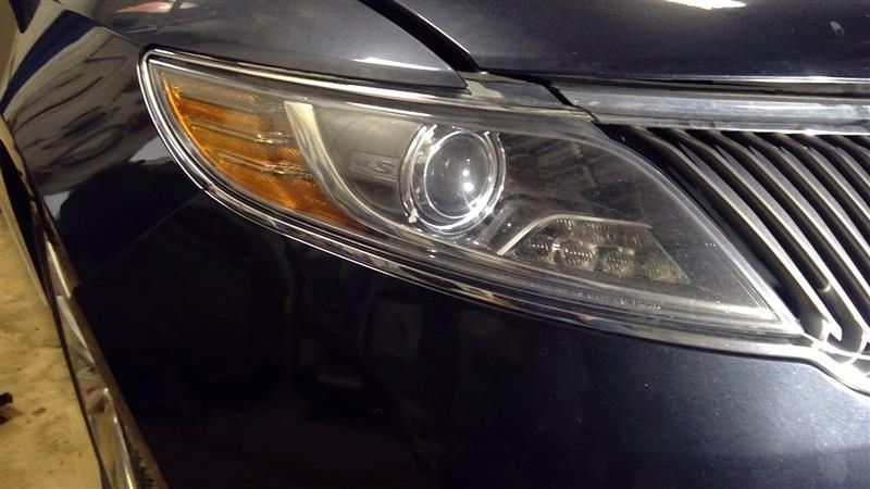 2014 Lincoln MKS Used Headlight Assembly